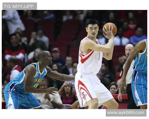 姚明背投球技艺的独特魅力与篮球战术的完美结合 姚明背投球技艺的独特魅力与篮球战术的完美结合